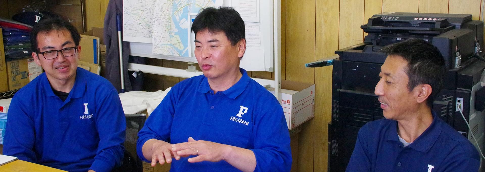 椎名、森田、大熊が会話している様子