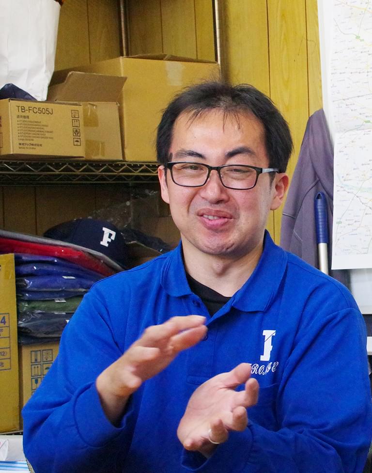 研修期間について答える椎名